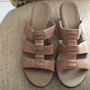 Clarks bendable slides. Leather upper.